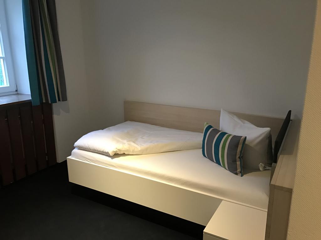 קירשצארטן Die Krone - Hotel Garni מראה חיצוני תמונה